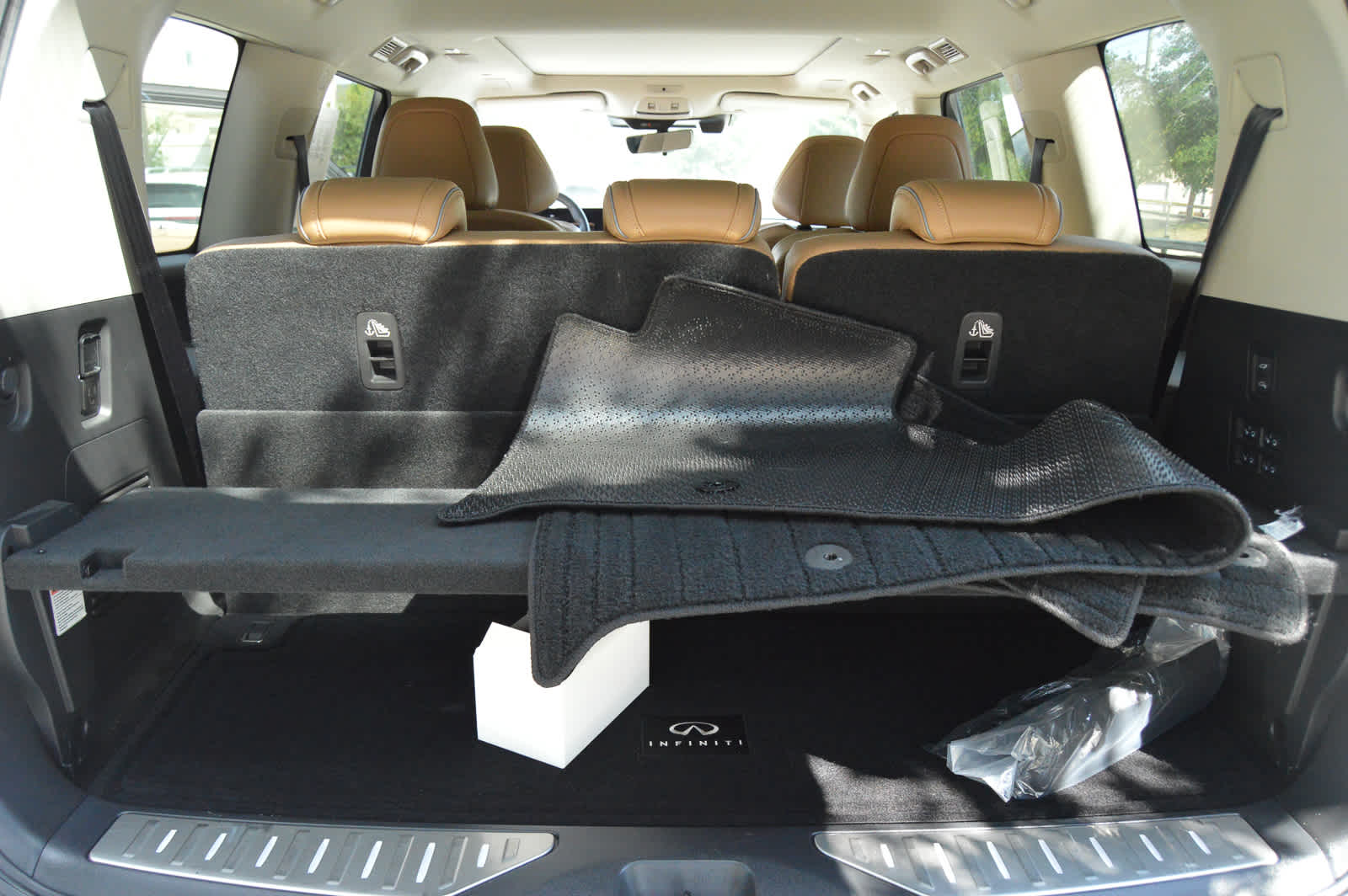 2025 Infiniti QX80 Sensory photo 25