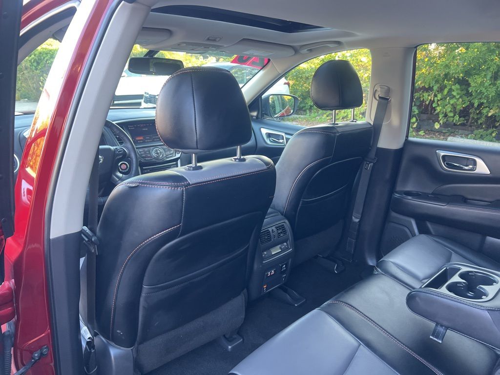 2020 Nissan Pathfinder SL photo 9