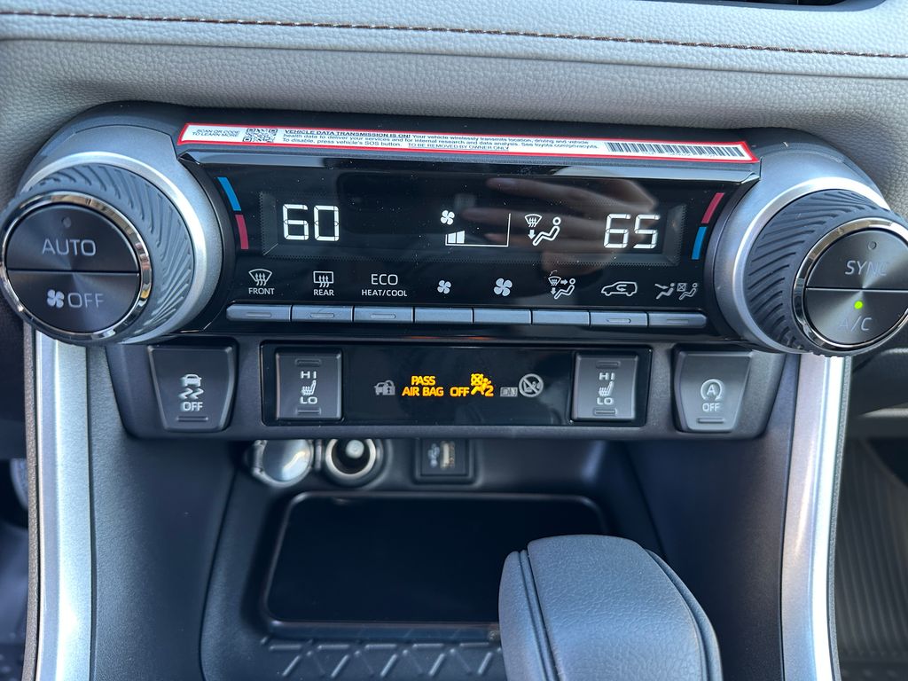 2025 Toyota RAV4 XLE photo 17