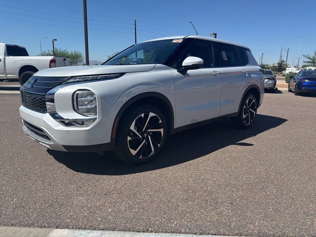 2024 Mitsubishi Outlander SE Black Edition photo 4