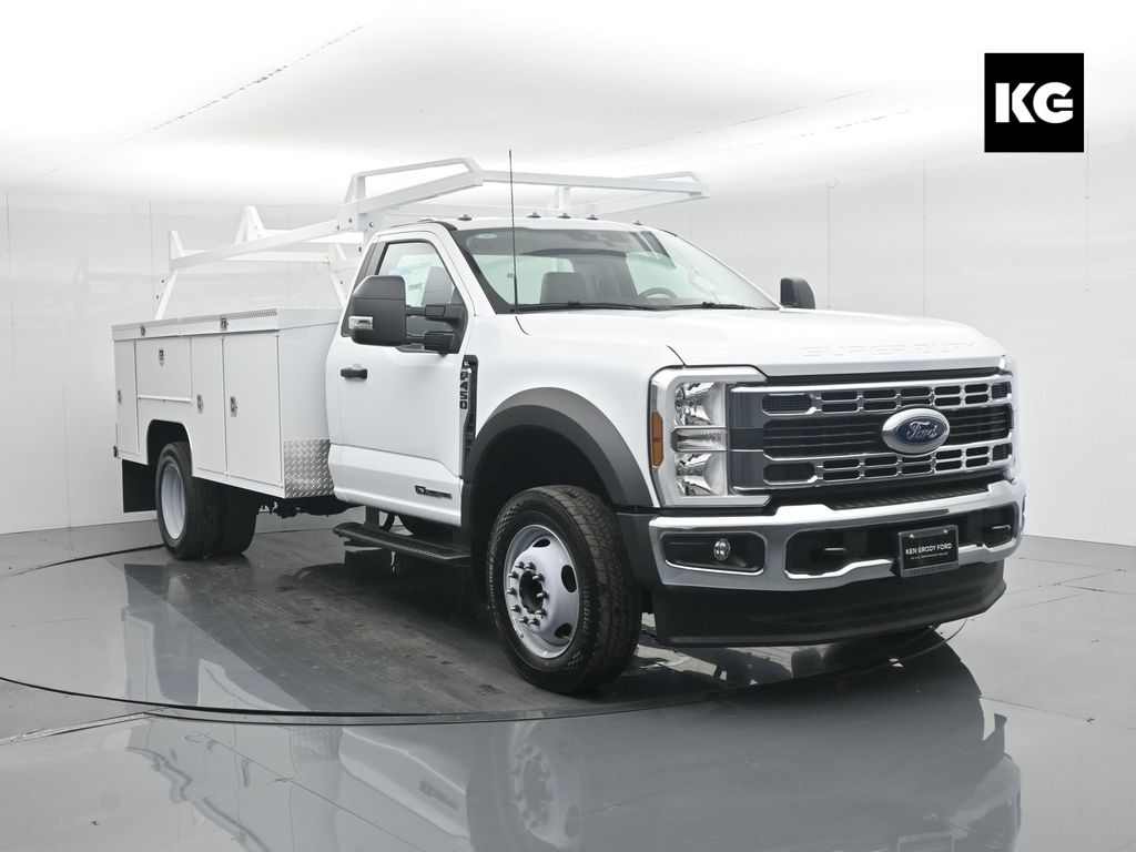 2025 Ford F-450 Super Duty Chassis Cab XL's photo