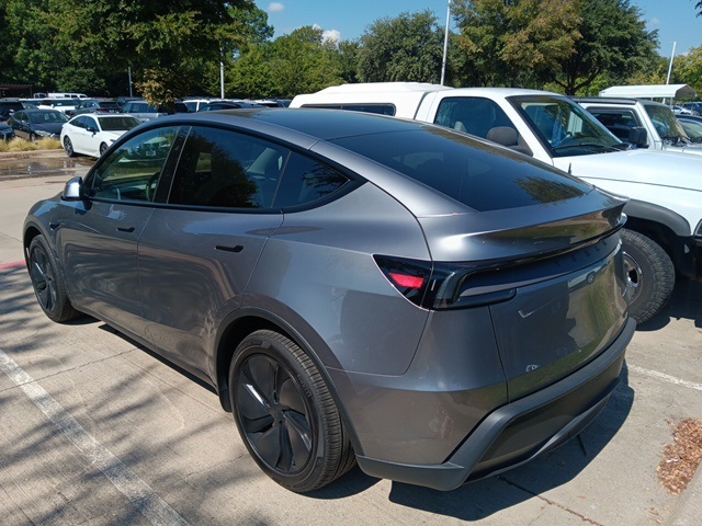 2026 Tesla Model Y Long Range photo 4