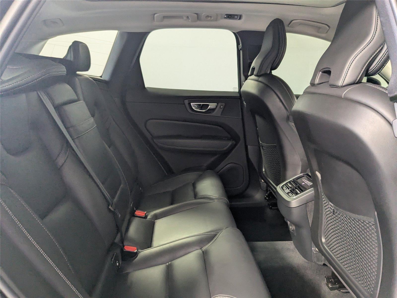 2021 Volvo XC60 Inscription photo 2