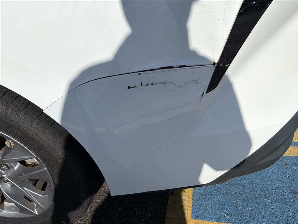 2021 Toyota Sienna LE's photo