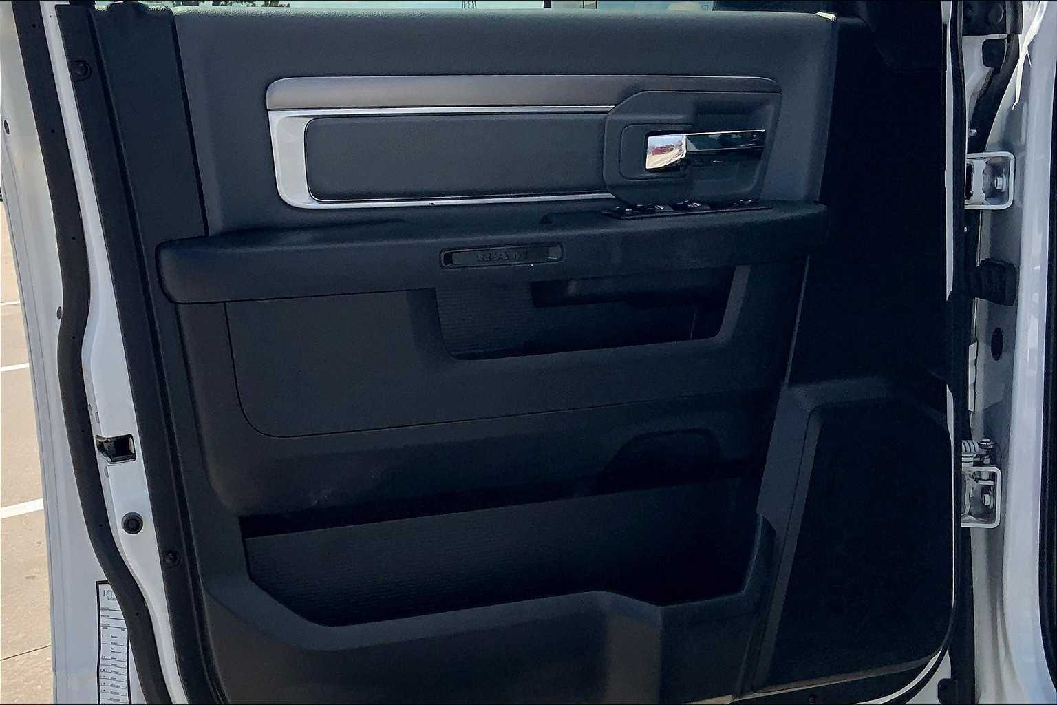 2023 Ram 1500 Classic SLT photo 20