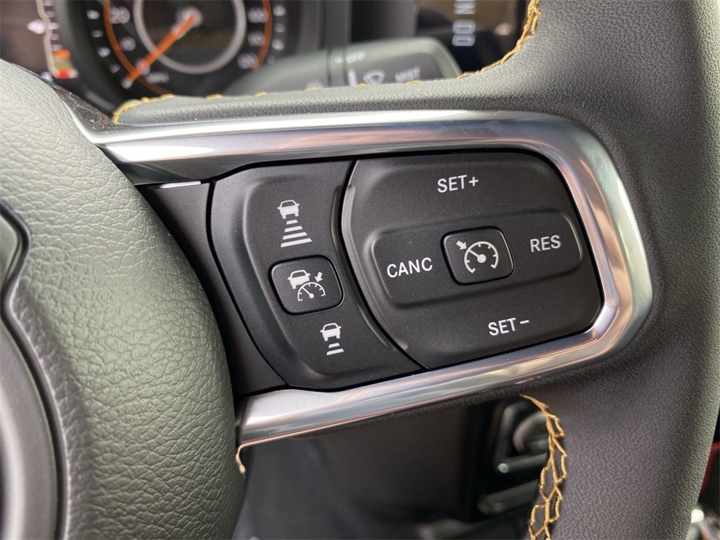 2024 Jeep Wrangler Sahara photo 27