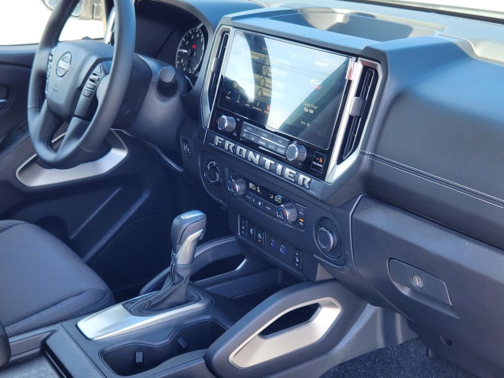 2025 Nissan Frontier Crew Cab SV photo 18