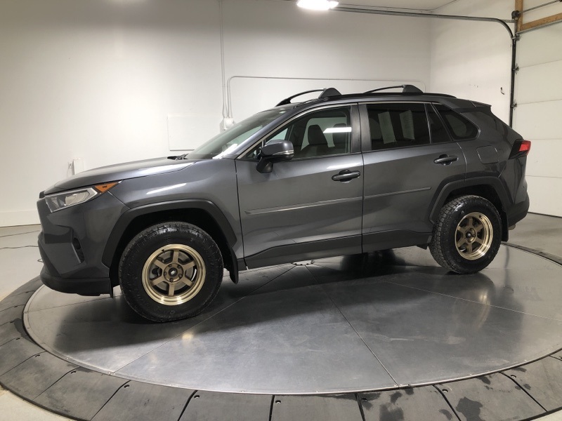 2020 Toyota RAV4 XLE Sport photo 4