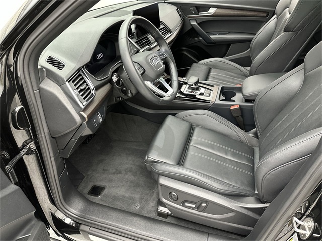 2025 Audi Q5 45 S line Premium Plus photo 3