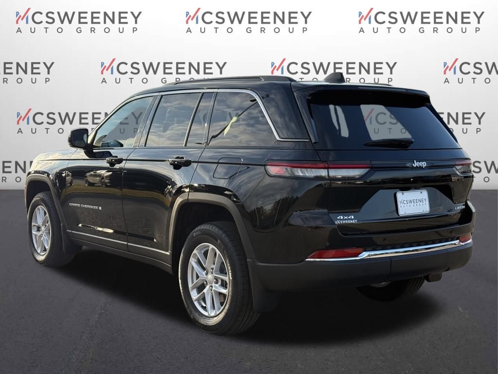 2025 Jeep Grand Cherokee Laredo photo 3