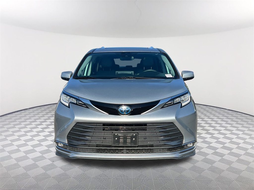2021 Toyota Sienna Limited photo 2