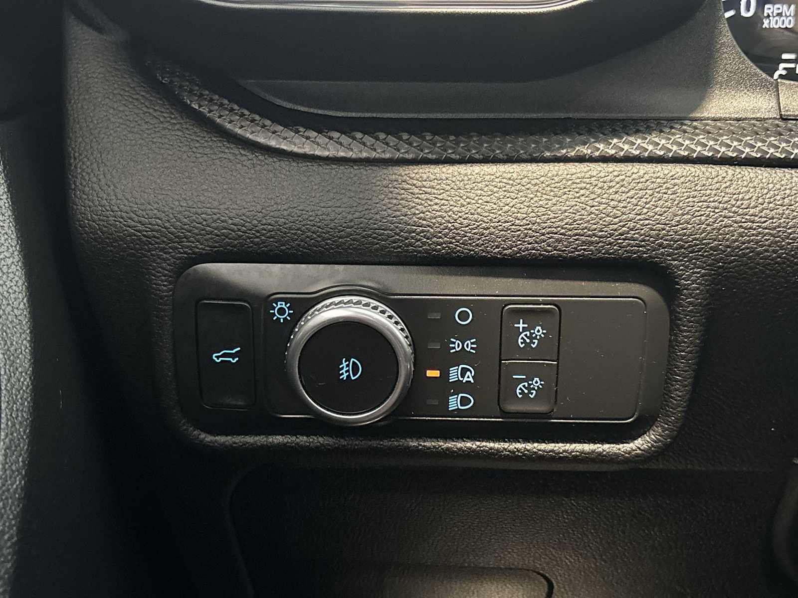 2022 Ford Explorer ST-Line photo 16