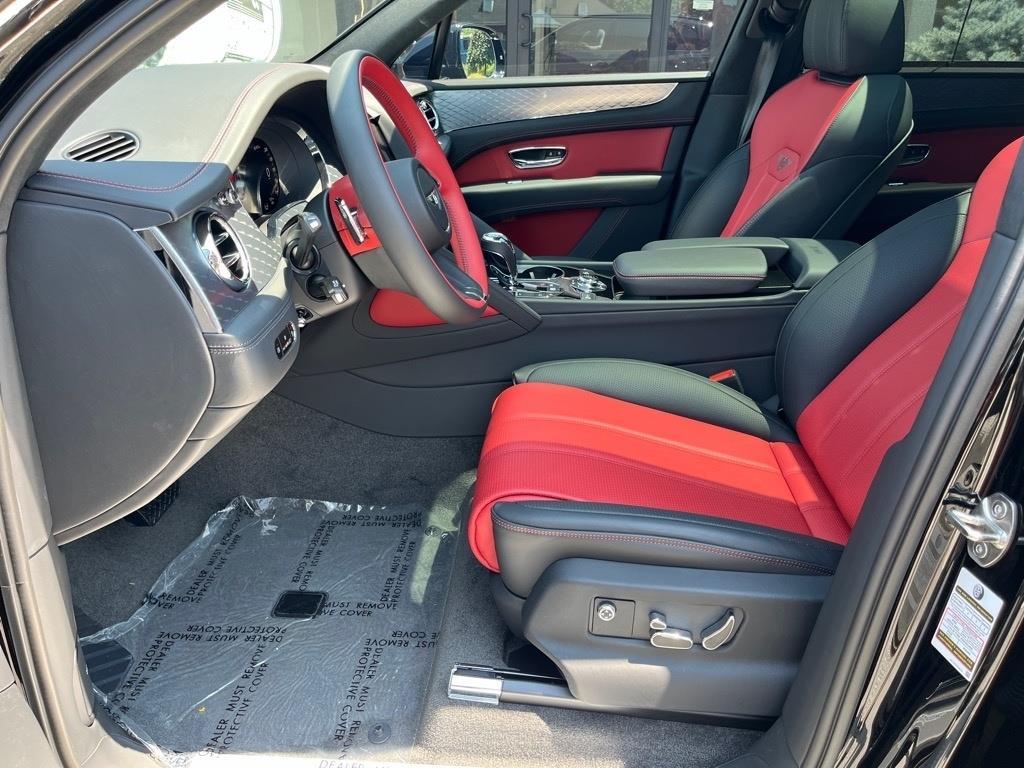 2024 Bentley Bentayga V8 photo 22