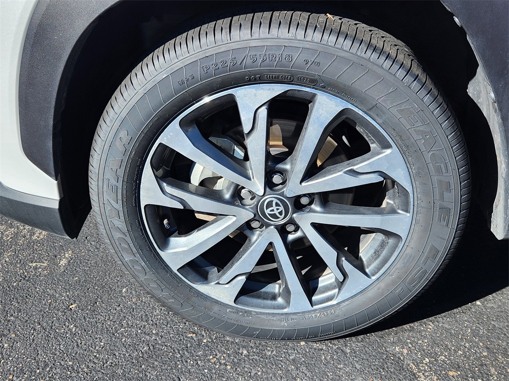 2022 Toyota Corolla Cross XLE photo 18