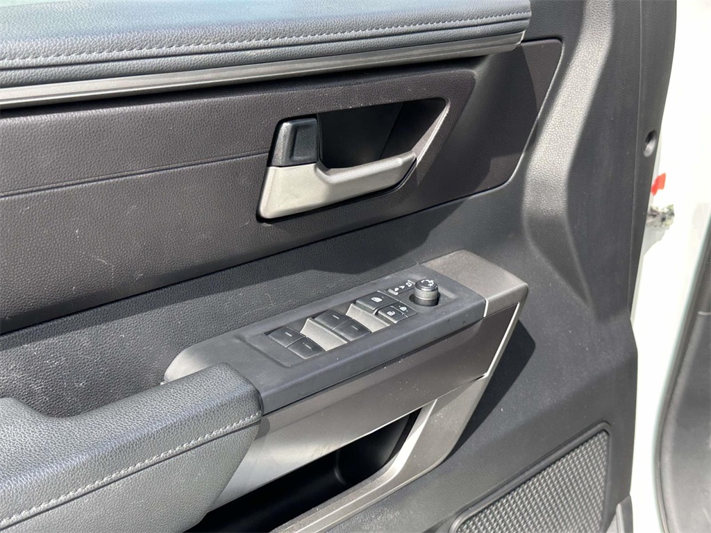 2023 Toyota Tundra SR5 CrewMax photo 16