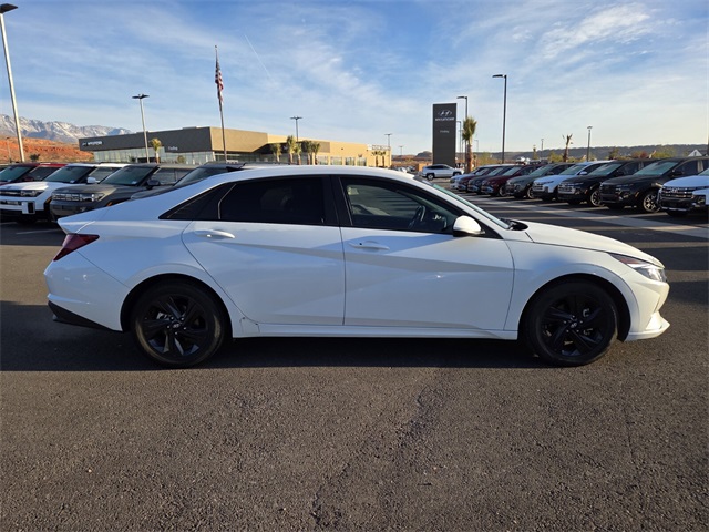 2021 Hyundai Elantra SEL Convenience photo 3