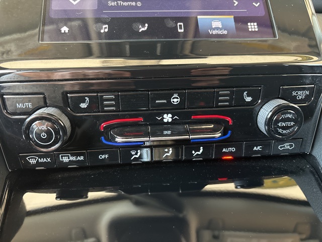 2023 Jeep Grand Cherokee Laredo photo 10