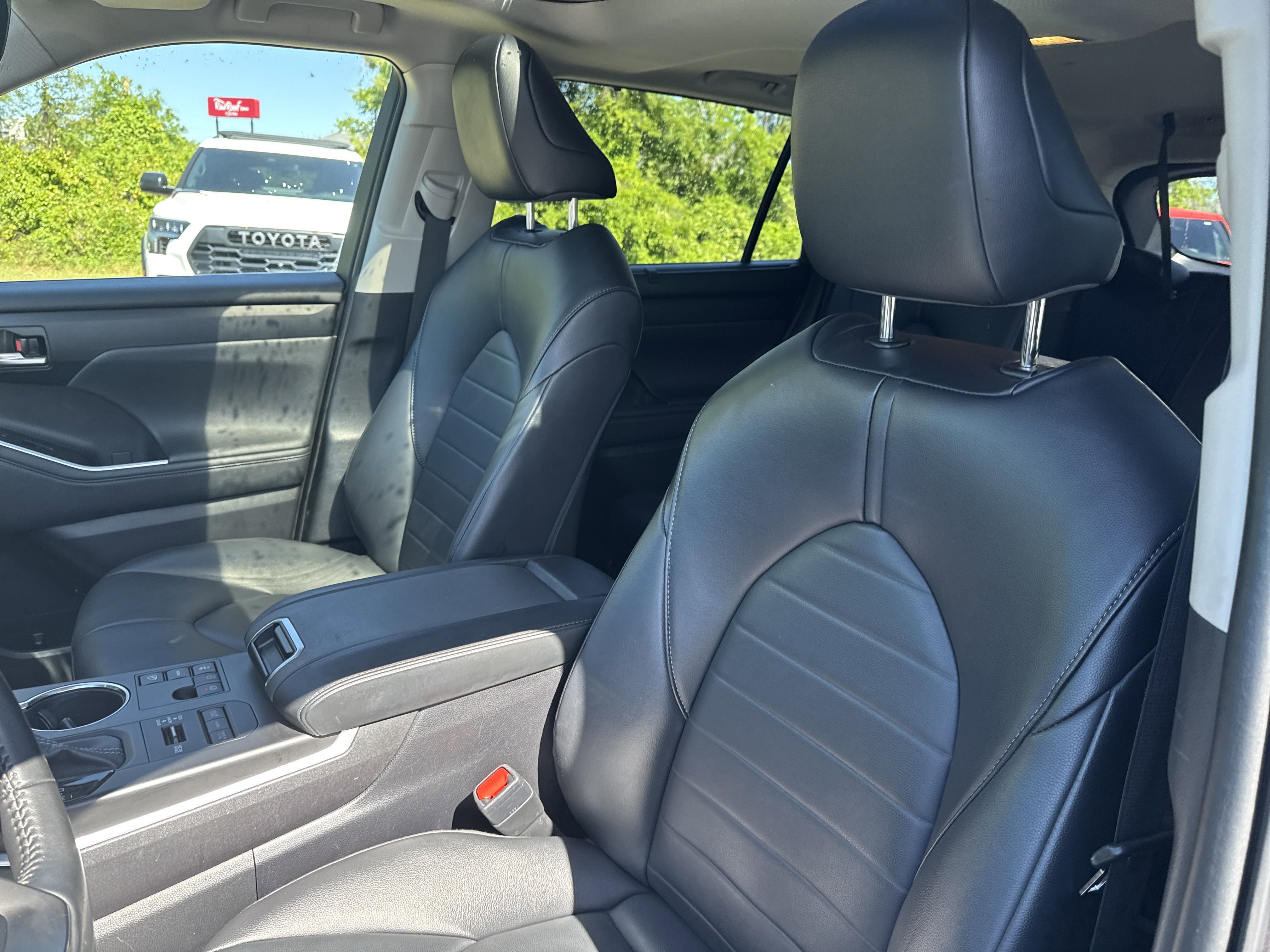 2023 Toyota Highlander XLE photo 9