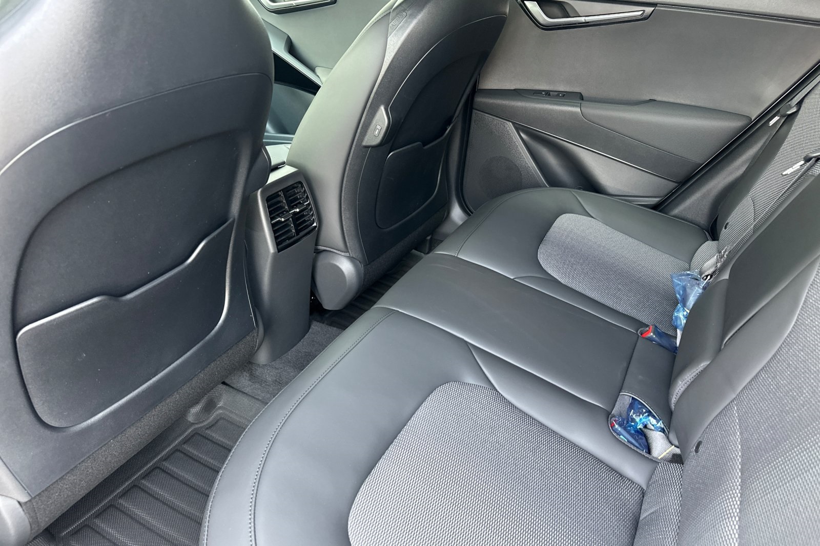 2025 Kia Niro EX photo 8