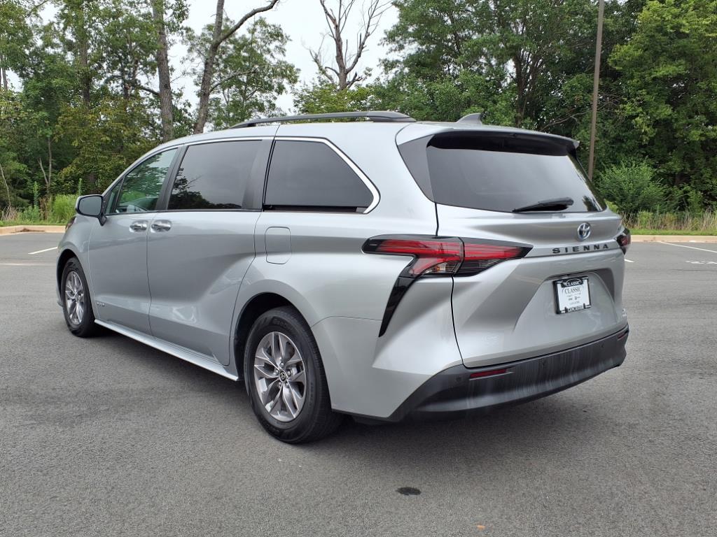 2021 Toyota Sienna XLE photo 15