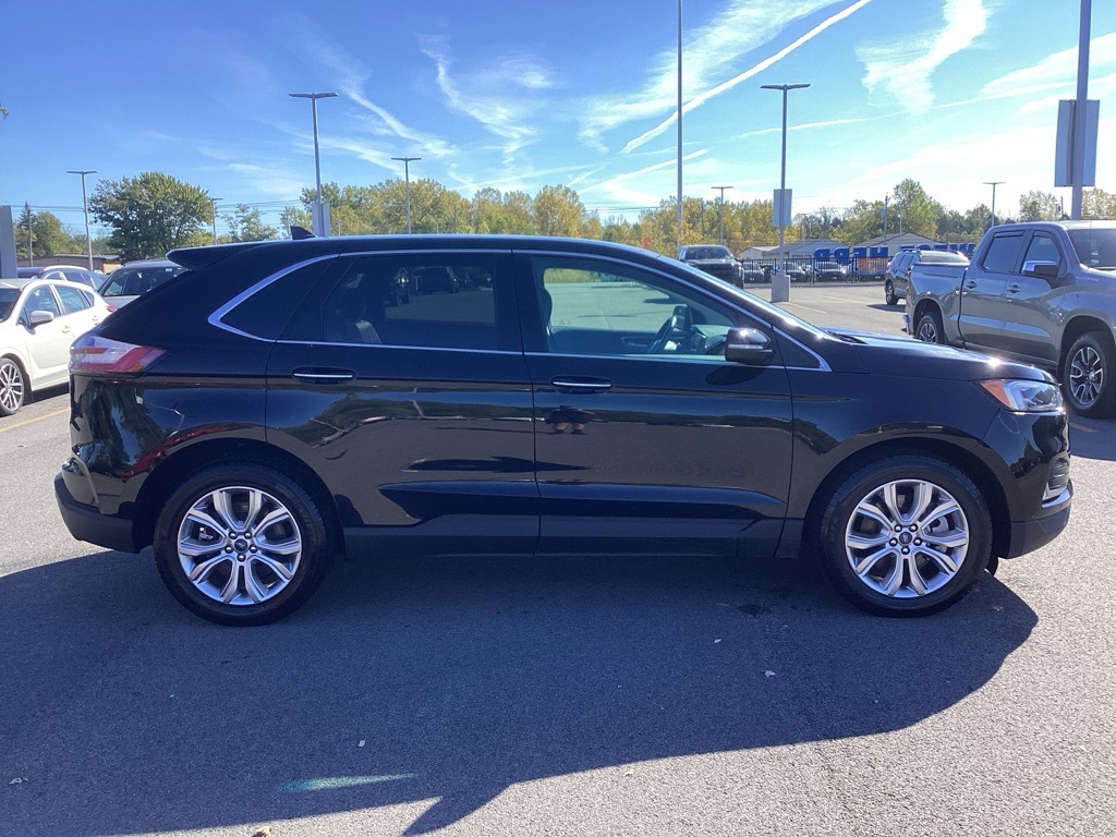 2022 Ford Edge Titanium photo 9