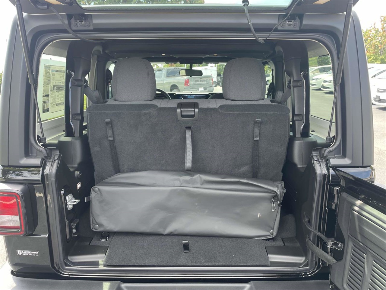 2025 Jeep Wrangler Sport photo 22