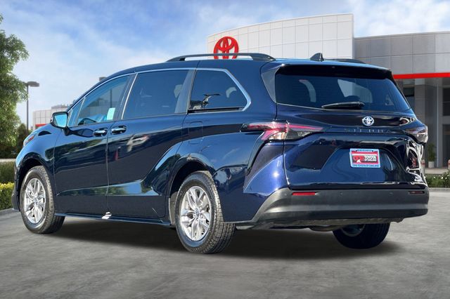 2023 Toyota Sienna XLE photo 4