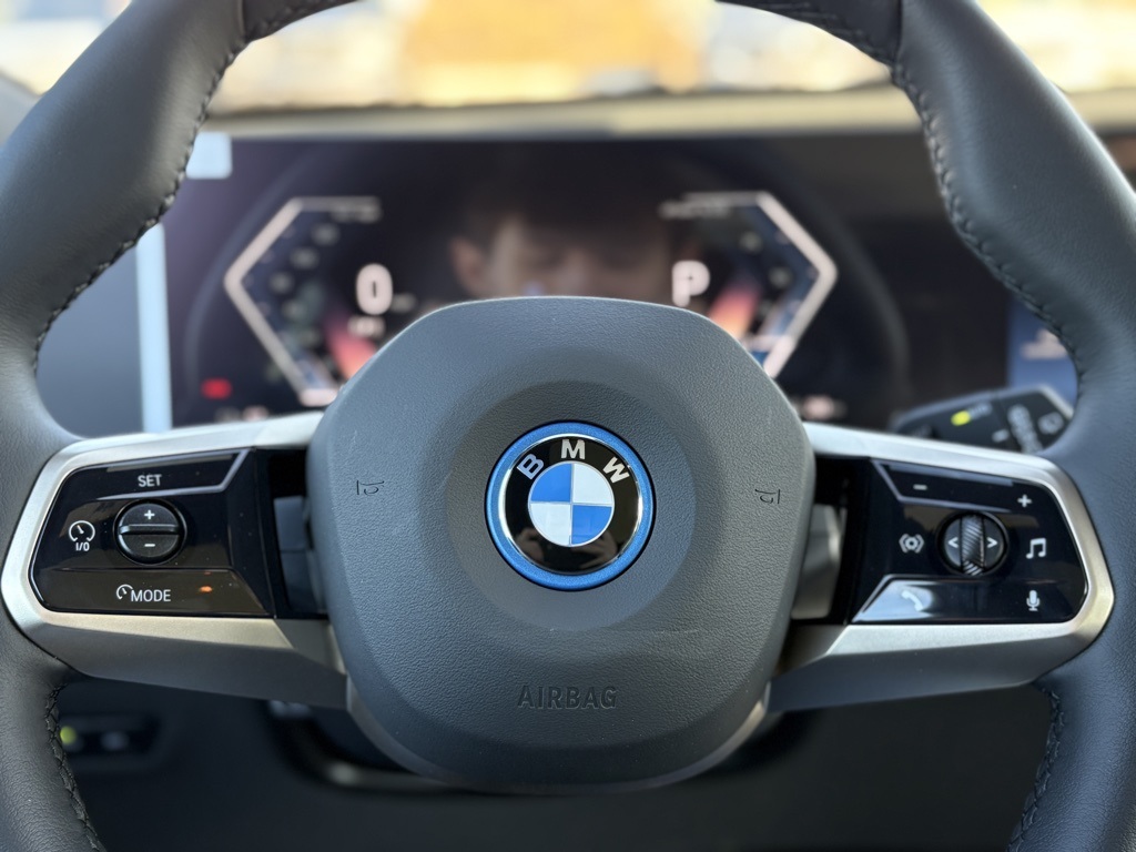 2025 Bmw iX photo 9