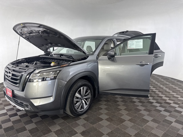2022 Nissan Pathfinder SL photo 11