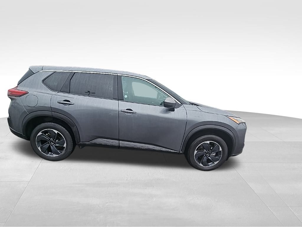 2024 Nissan Rogue SV photo 4