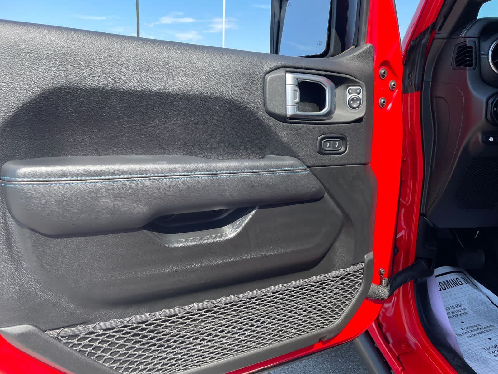 2022 Jeep Wrangler 4xe Unlimited Rubicon photo 17