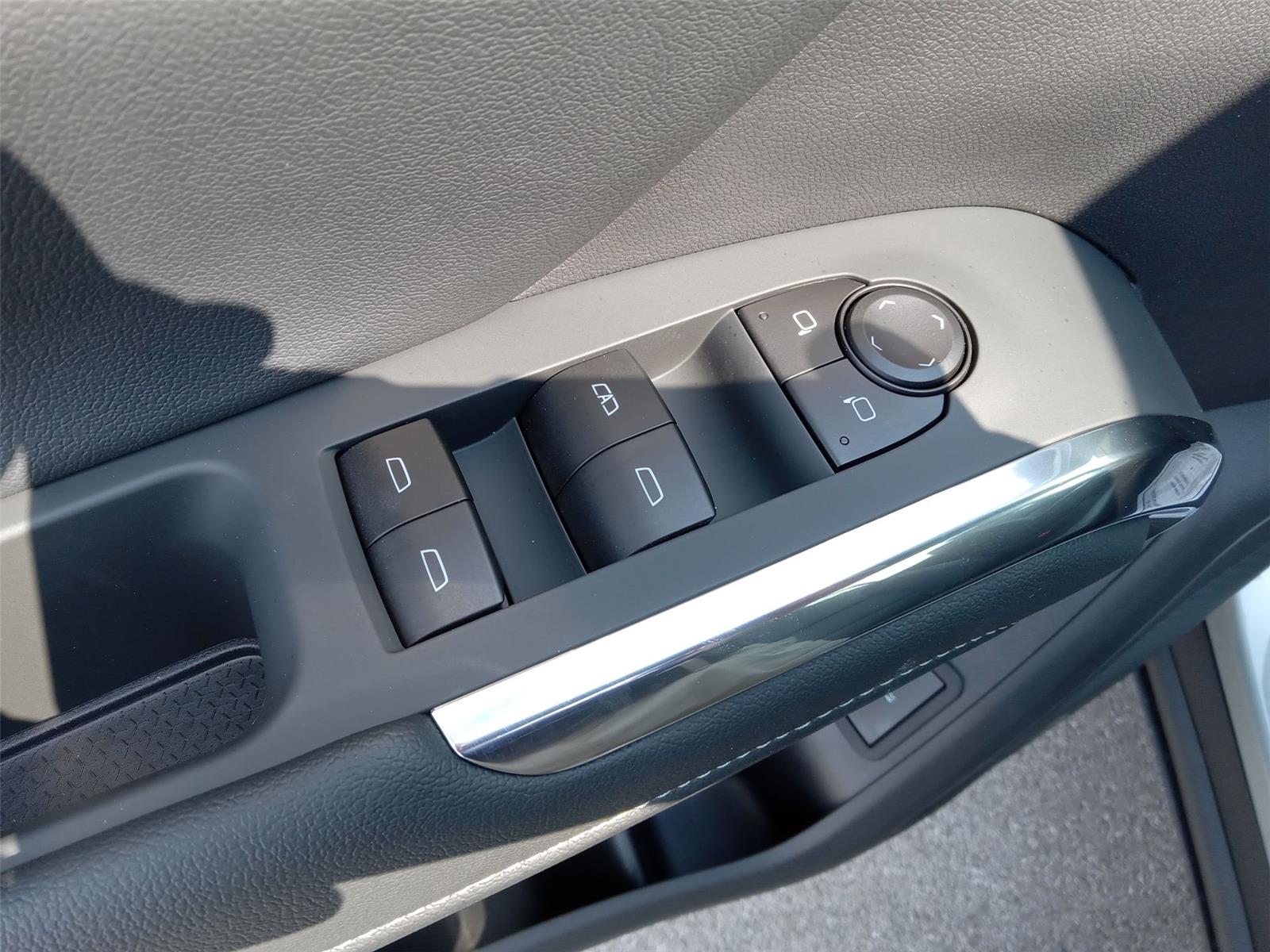 2026 Chevrolet Traverse photo 21