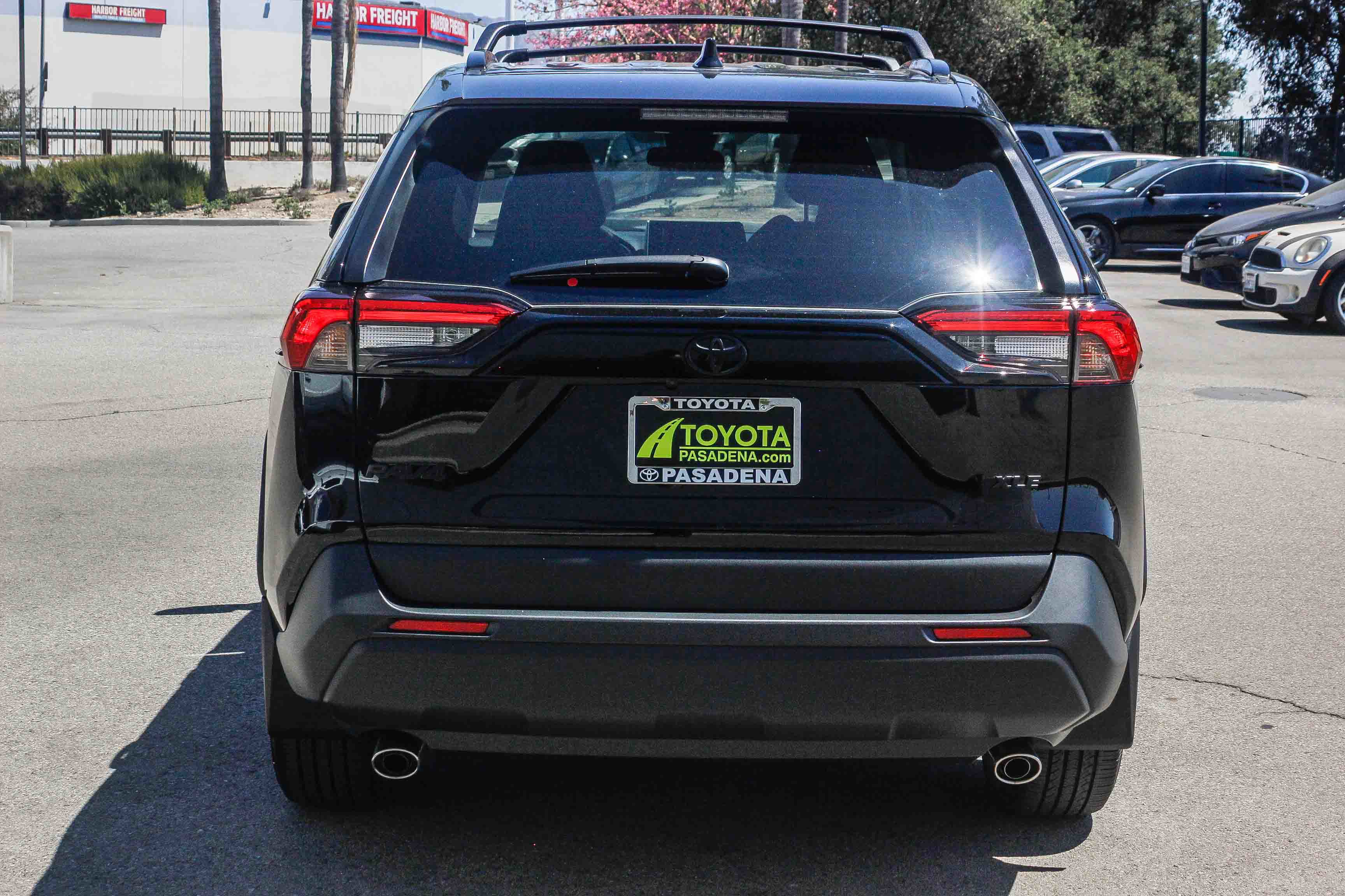 2025 Toyota RAV4 XLE Premium photo 7