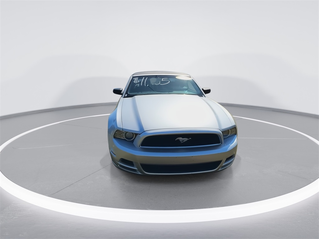 2013 Ford Mustang V6 Convertible photo 2