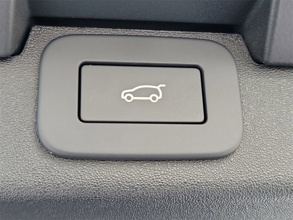 2025 Land Rover Discovery S photo 11