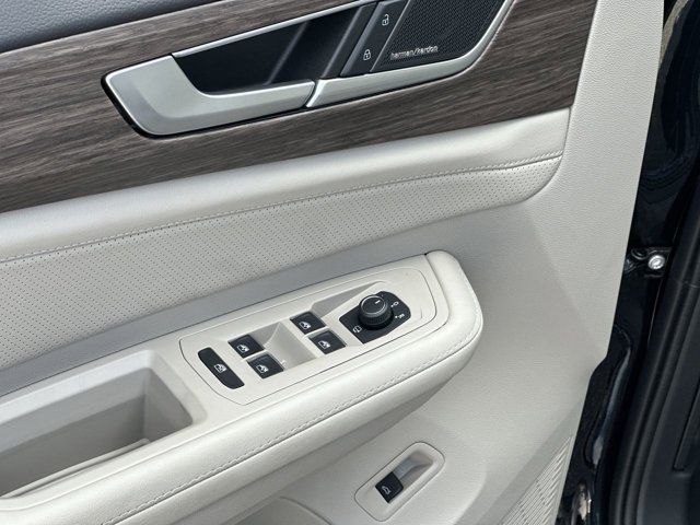 2026 Volkswagen Atlas SEL Premium R-Line photo 4