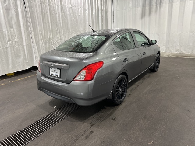 2018 Nissan Versa 1.6 S photo 2