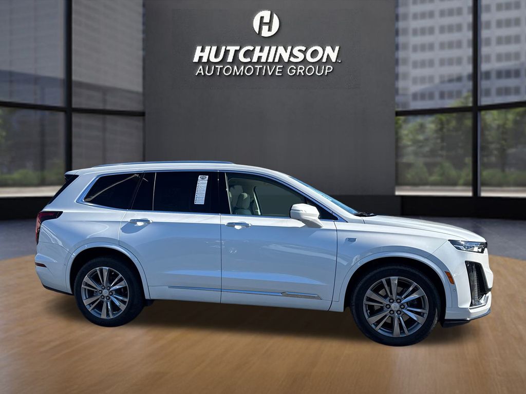 2023 Cadillac XT6 Premium Luxury photo 2