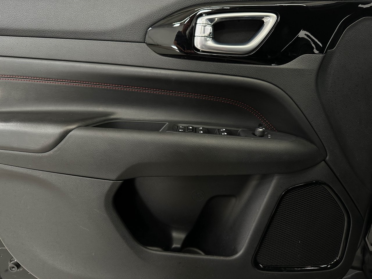 2024 Jeep Compass Trailhawk photo 4