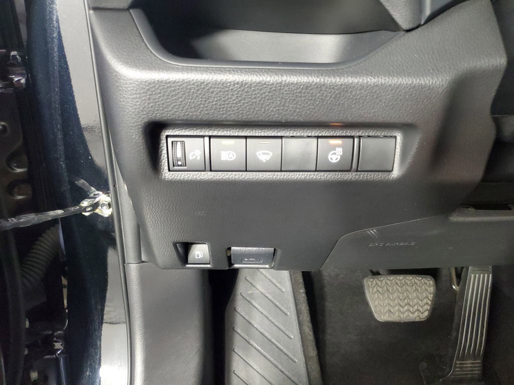 2022 Toyota RAV4 Hybrid SE photo 23