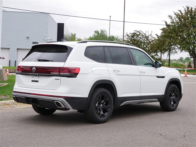 2025 Volkswagen Atlas Peak Edition SE photo 2
