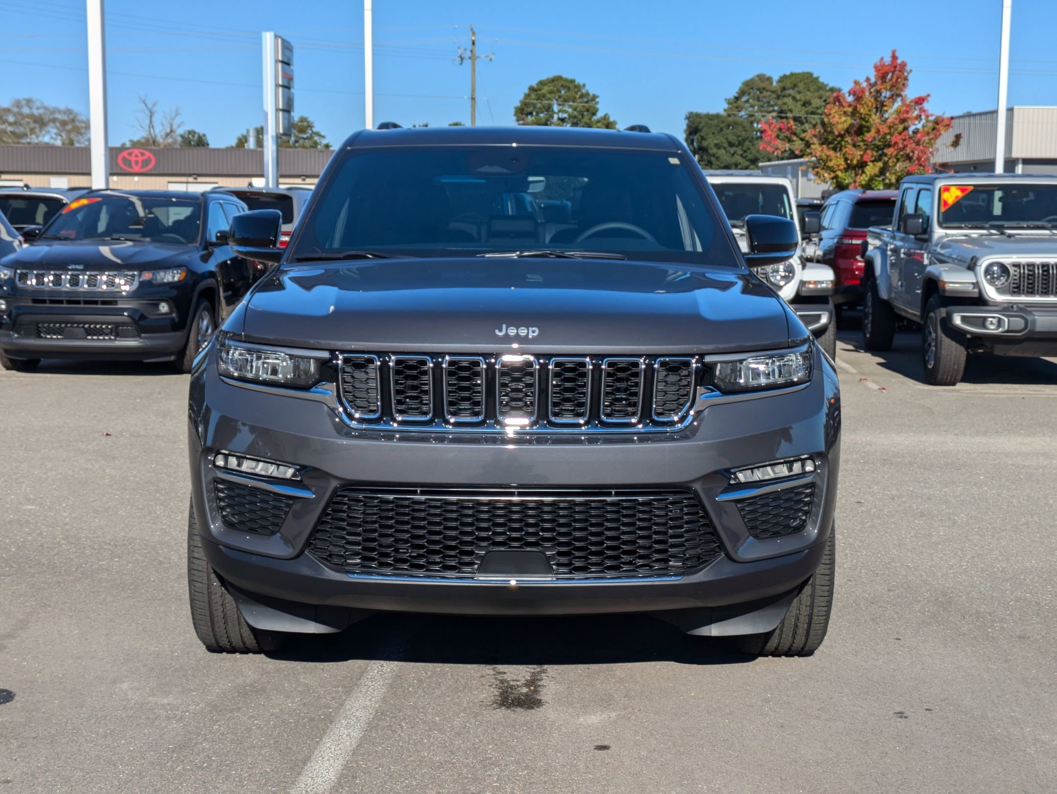 2025 Jeep Grand Cherokee Limited photo 2