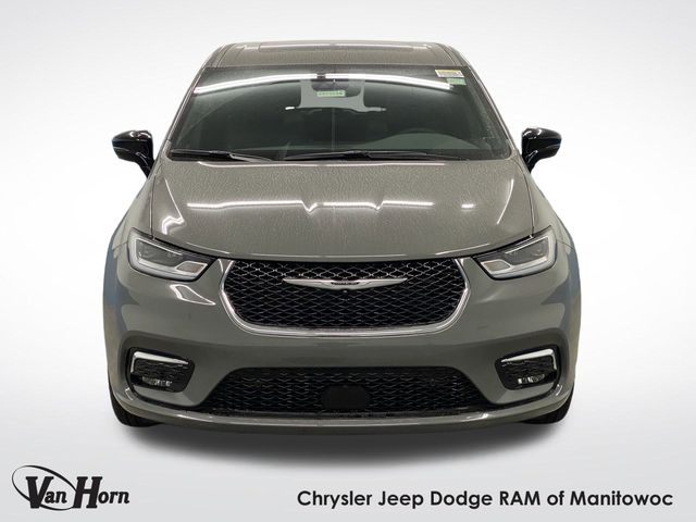 2025 Chrysler Pacifica photo 12