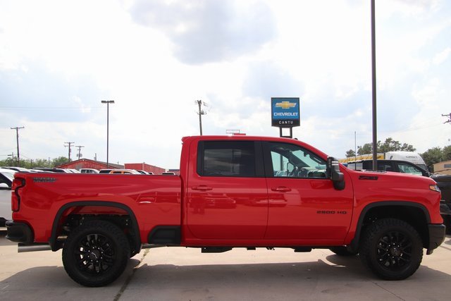 2025 Chevrolet Silverado 2500HD LT photo 2