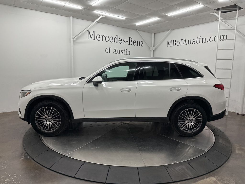2026 Mercedes Benz GLC 300 photo 4