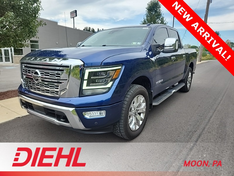 2021 Nissan Titan SL Crew Cab photo 2