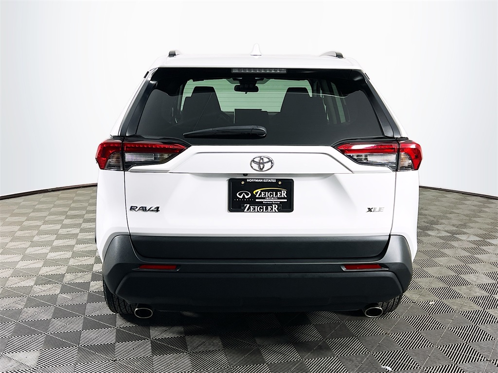 2024 Toyota RAV4 XLE photo 4