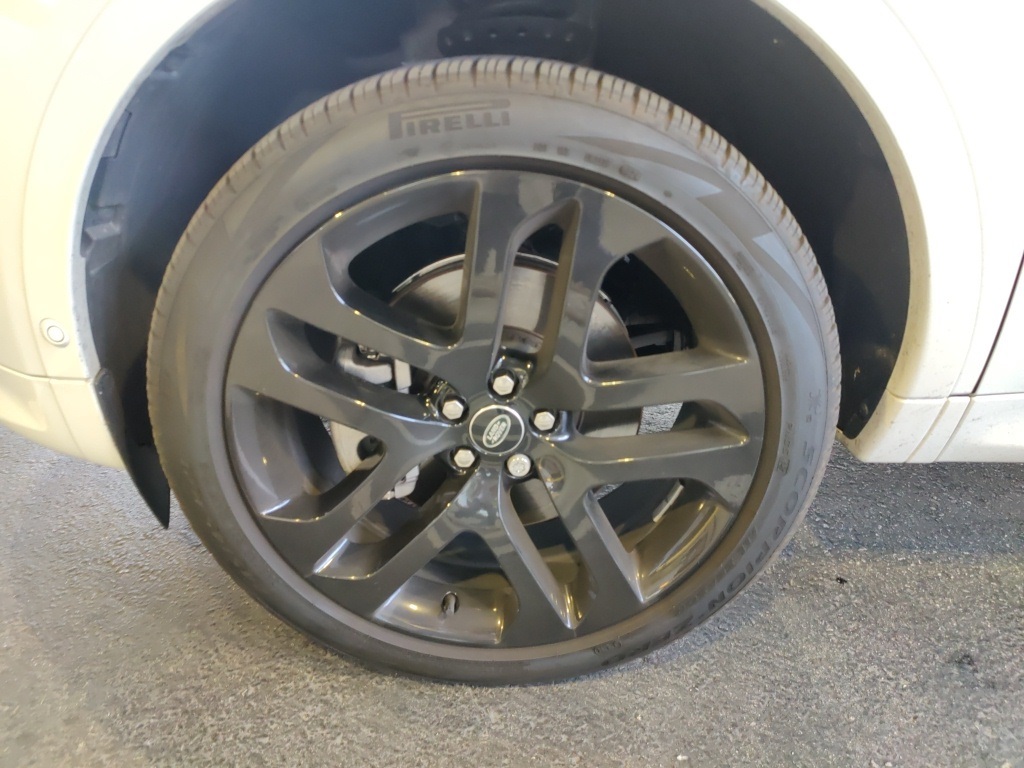 2025 Land Rover Discovery S photo 3