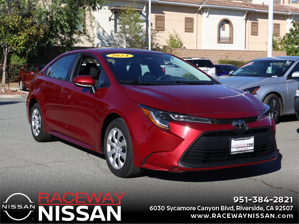 2024 Toyota Corolla LE's photo