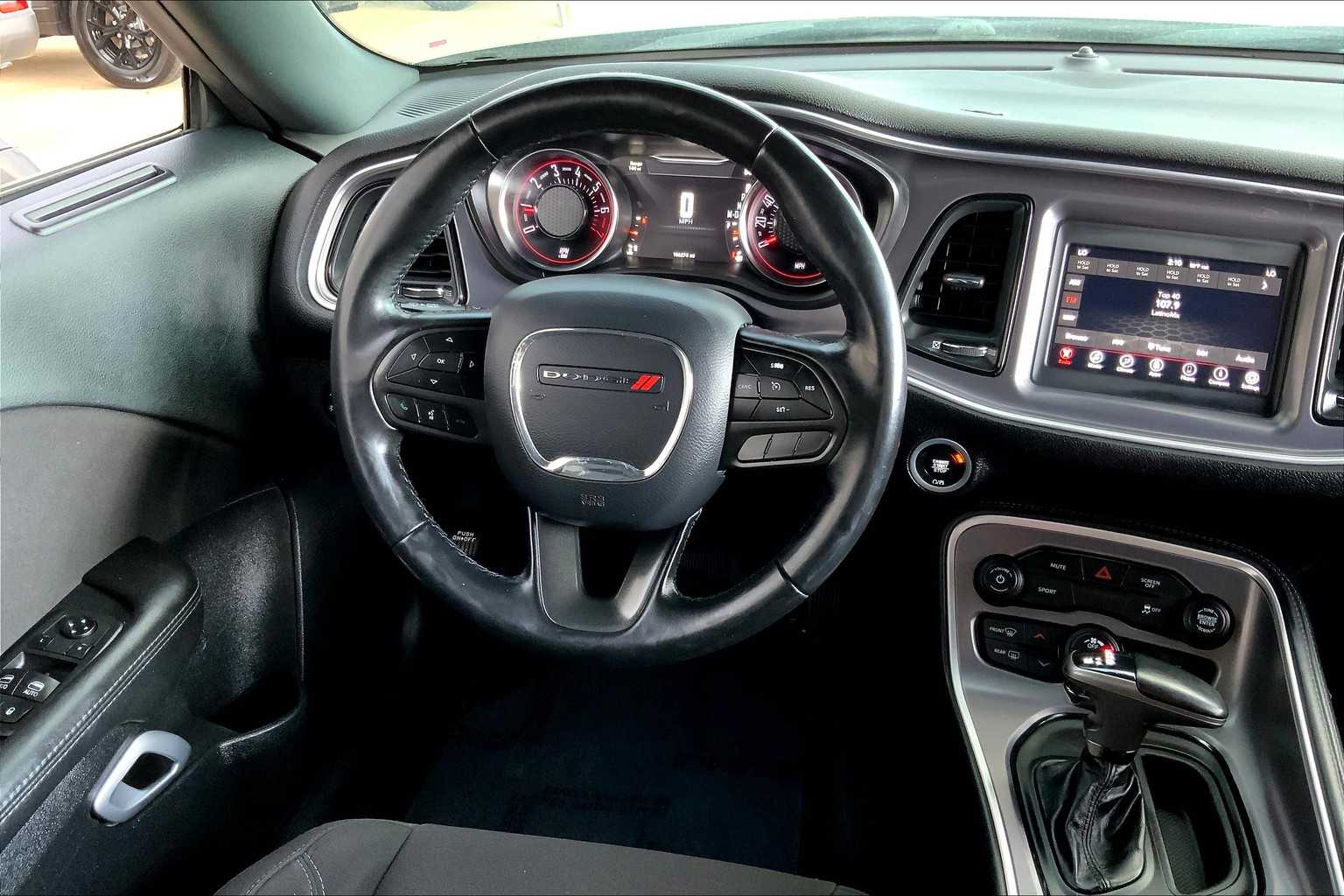 2020 Dodge Challenger SXT photo 5